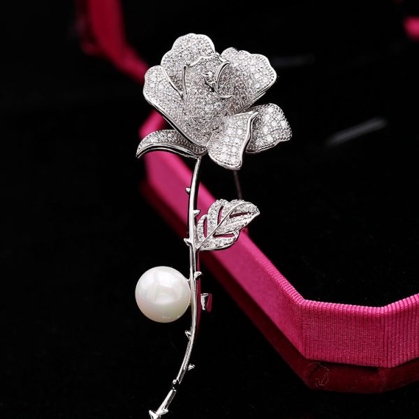 Women's Fashion Pearl Inlaid Zircon Camellia Brooch