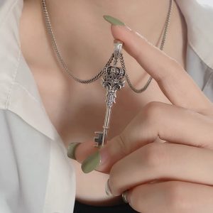 Crown Key Pendant Necklace Vintage Men's And Women's T-shirt