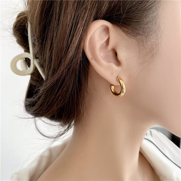 Thick C- Shaped Hollow Broken Ring Metal Earrings