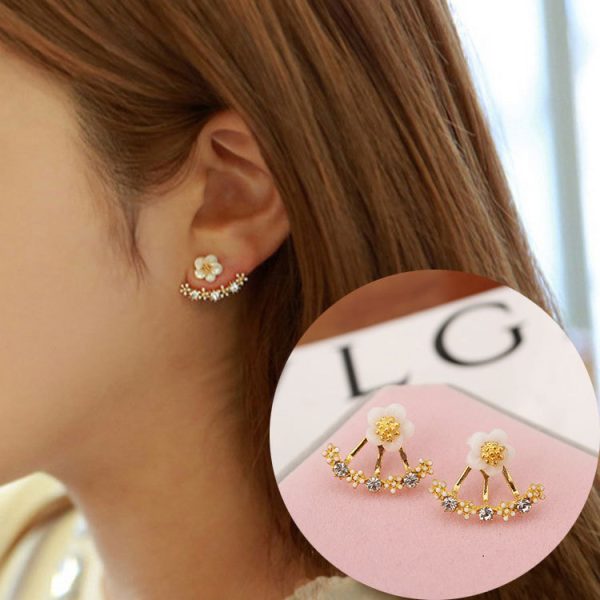 Female little daisy flower pearl earrings