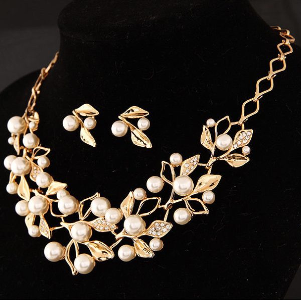 Two-Piece Set Of Pearl Four-Leaf Clover Necklace Jewelry Accessories Earrings