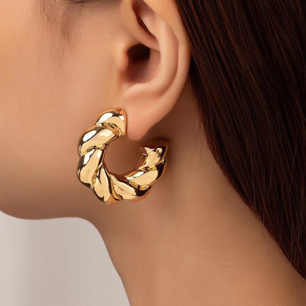 Retro Thread C- Shaped Ear Ring Personality And Fashion