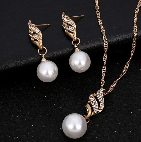 Europe and the United States eBay explosion models accessories wholesale bride accessories Pearl Diamond Necklace Set Earrings wavy lines