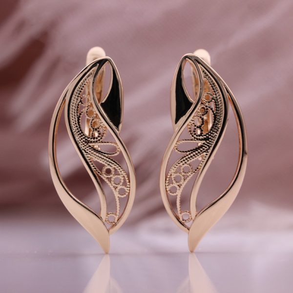 Women's Simple Geometric Hollow Stud Earrings