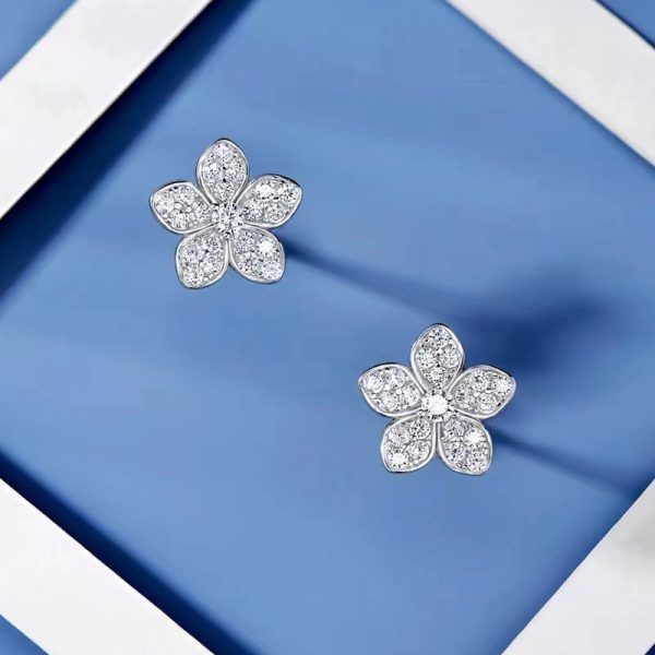 Light Luxury Full Diamond Inlaid Petal Sterling Silver Stud Earrings