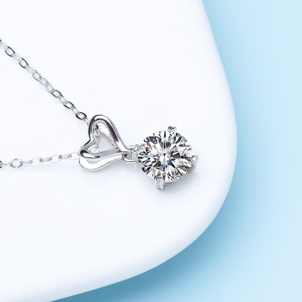 Four-claw Moissanite Love Necklace For Women