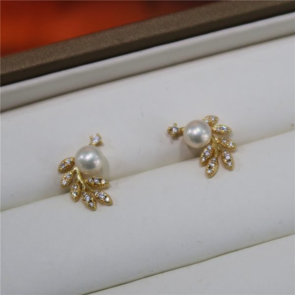 6A Strong Light Natural Pearl Ear Studs Special-interest Design 18K