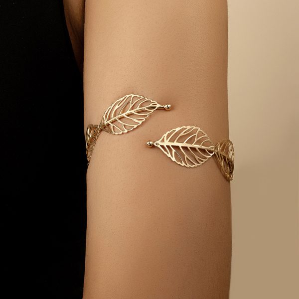 Women's Fashion Metal Eye-catching Hollow Leaf Bracelet