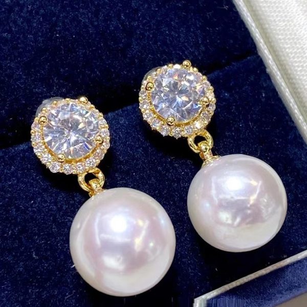 18K Gilded Round Pearl Unisex Pearl Stud Earrings