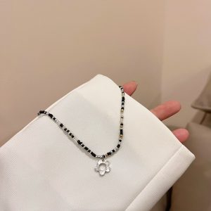 High-end Design Minority Fashion Black And White Sweet Cool Beaded Necklace For Women