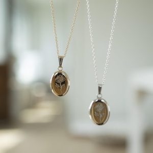 Open And Close Photo Frame Necklace