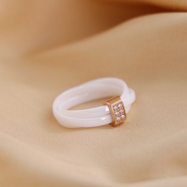 Black And White Ceramic Aperture Cross Titanium Steel Diamond-studded Ring