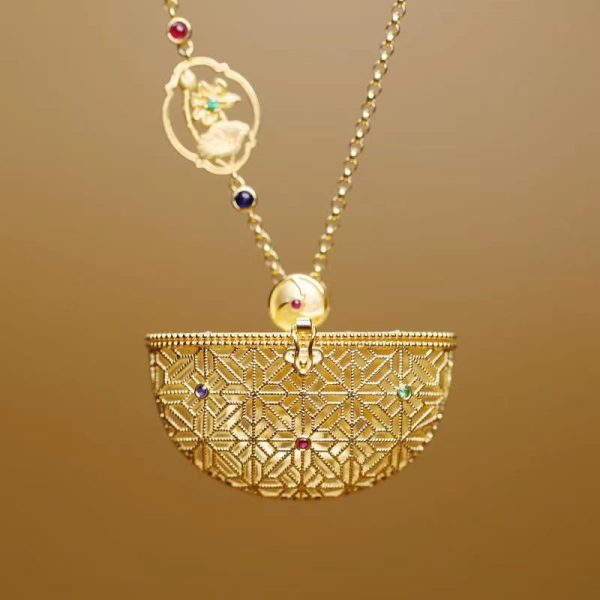 Novel And Exquisite Design Hollow-out Inlaid Treasure Box Pendant Ancient Silk Gold Pendant Spice Women