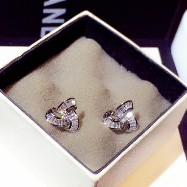 Women's Inlaid Zirconium Silver Pearl Stud Earrings
