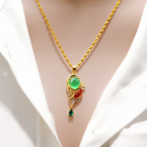 Fashion Alluvial Gold Peacock Green Chalcedony Pendant