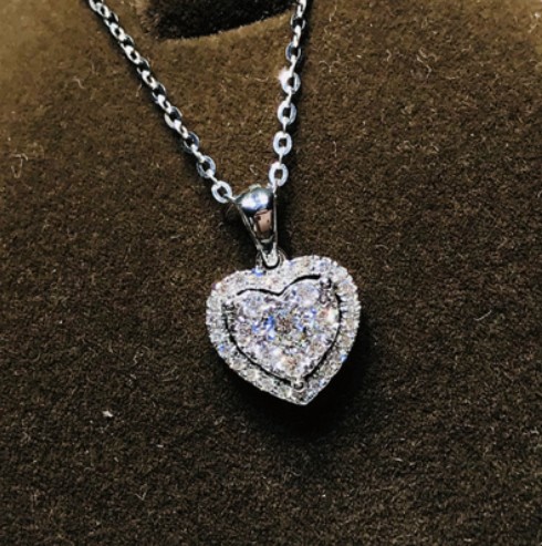 Light Luxury Minority Metal Heart-shaped Zircon Necklace